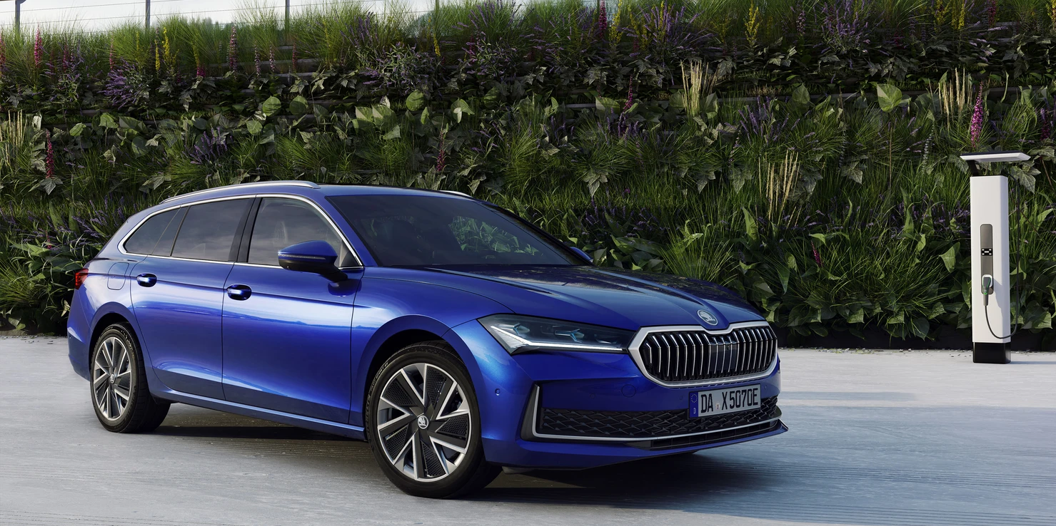 Screenshot 2025-07-14 143705 Skoda Superb Combi iV - Front